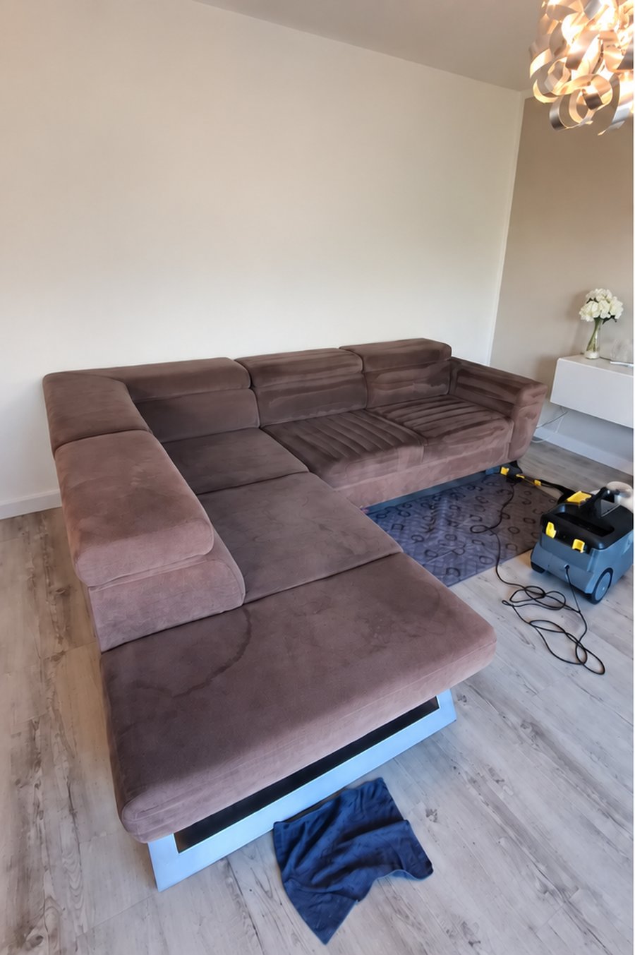 Ecksofa, komplette Reinigung vor Ort – vorher